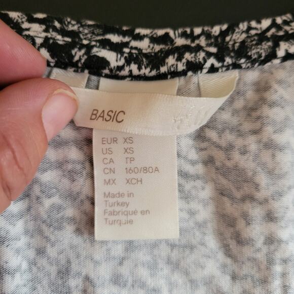 H & M Basic xs black/ white knee length short sleeve dress - Picture 3 of 5